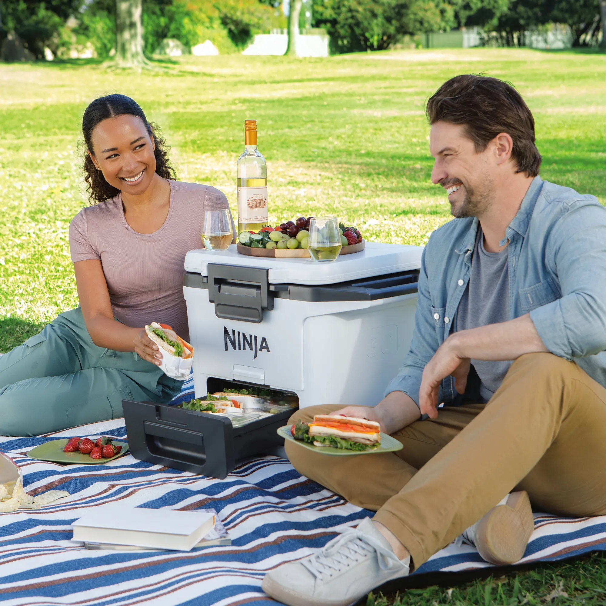 Ninja FrostVault 28L Hard Cooler with Dry Zone 28 Ninja FrostVault 28L Hard Cooler with Dry Zone